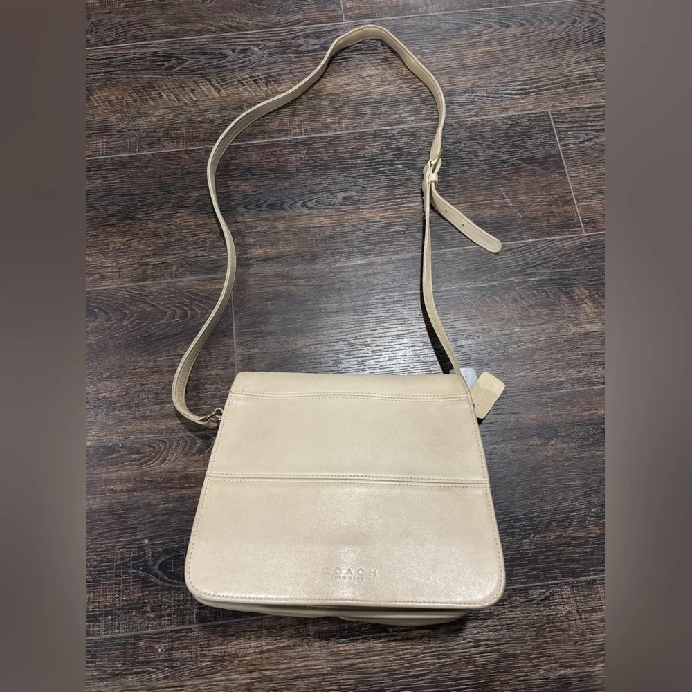 Vintage COACH Tribeca 9092 Beige Leather Flap Shoulder Bag- 1998